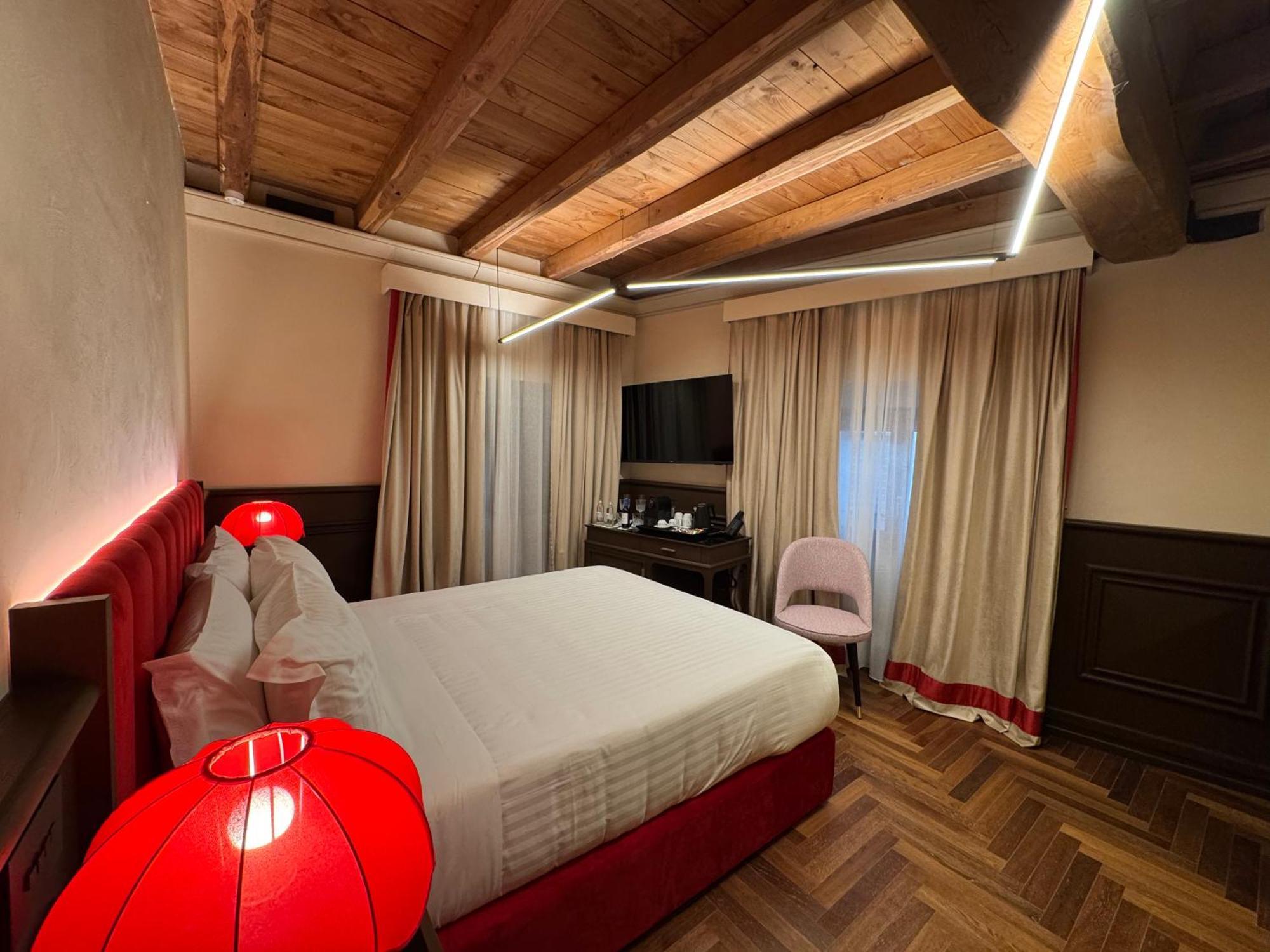 Palazzo Gambirasi Luxury Suite Roma — Photos 1